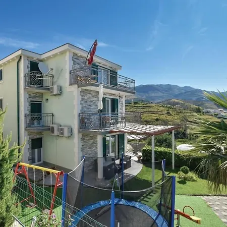 The Green Paradise Near Split * Kamen